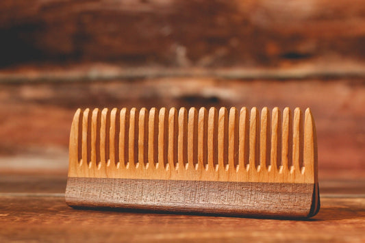 The Proper Ways to Grip a Beard Comb and Beard Brush